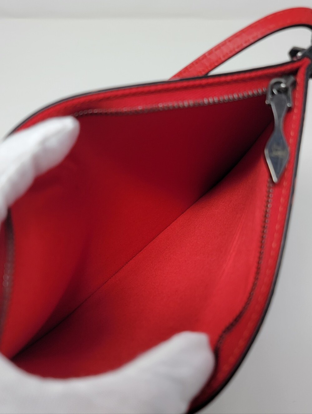 CHRISTIAN LOUBOUTIN Ombre Cabata Leather × Rubber Tote Bag | Limited Edition - Picture 5 of 9